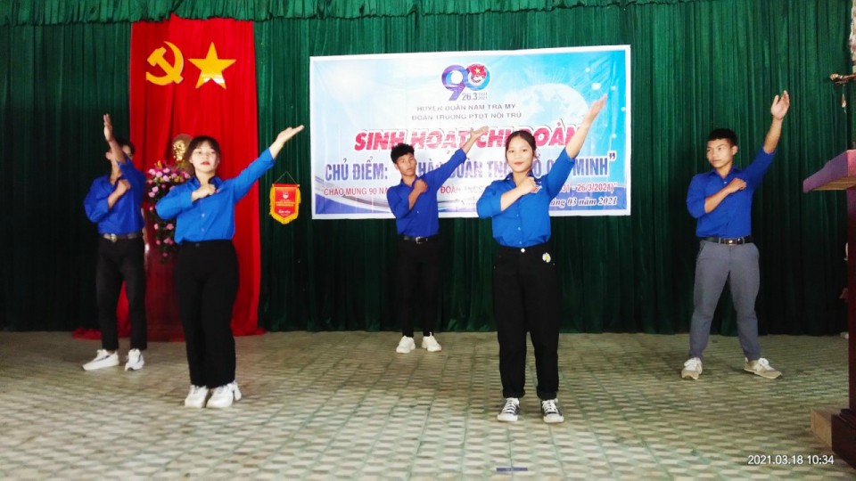 Sinh hoạt chi Đoàn chủ điểm tháng 3 “Tự hào Đoàn TNCS Hồ Chí Minh”