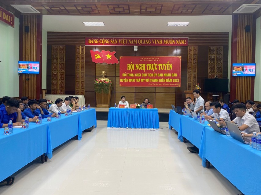 Chủ tịch UBND huyện Nam Trà My đối thoại với thanh niên về chủ đề “Năm chuyển đổi số các hoạt động của Đoàn” năm 2023