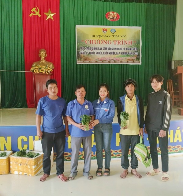 Chương trình trao tặng giống cây Sâm Ngọc Linh cho hộ thanh niên đăng ký thoát nghèo, khởi nghiệp, lập nghiệp năm 2023