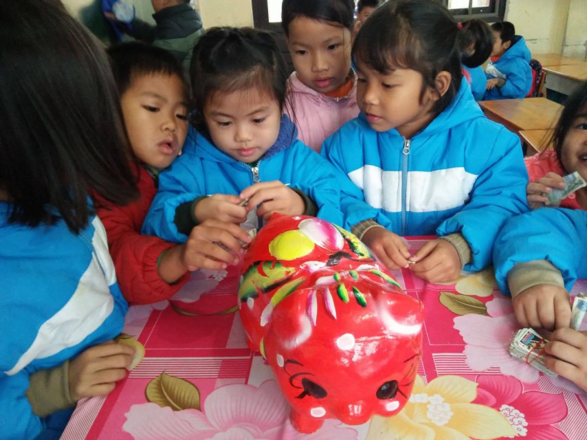 Hội đồng Đội huyện đã triển khai nhiều giải pháp thiết thực và hiệu quả nhằm hỗ trợ, giúp đỡ trẻ em, học sinh có nguy cơ bỏ học trên địa bàn tiếp tục được đến trường, học tập và phát triển toàn diện.