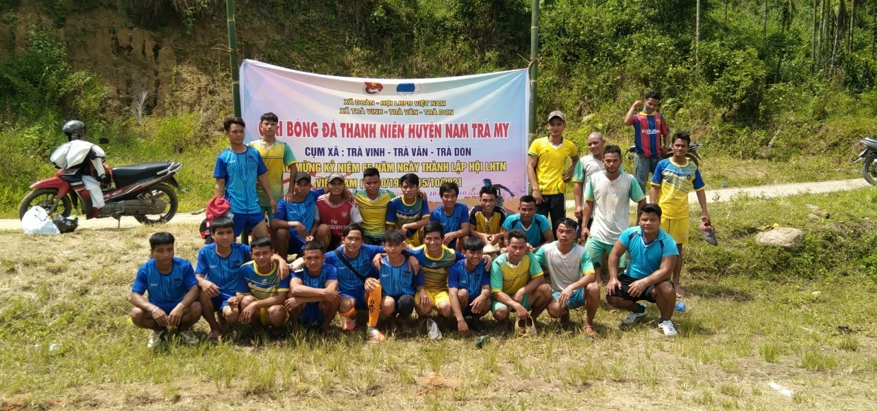 Giao lưu bóng đá nam giữa cán bộ đoàn - hội huyện Nam Trà My với thanh niên tôn giáo, thanh niên hoàn lương