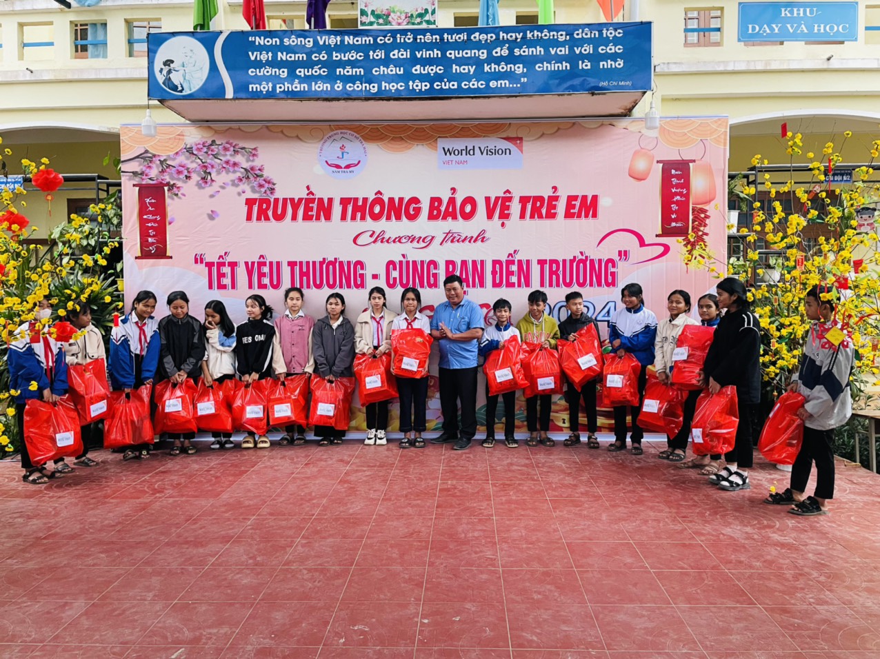 Liên đội Trường THCS Trà Mai thực hiện tốt việc hỗ trợ, giúp đỡ thiếu nhi có hoàn cảnh khó khăn