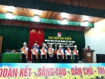 Đội TNTP dâng hoa Đoàn chủ tịch