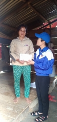 Huyện Đoàn Nam Trà My thăm hỏi, hỗ trợ người dân thiệt hại sau bão