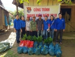 Chi đoàn Đảng – Mặt trận – Hội đoàn thể huyện  tặng quà cho 03 hộ thanh niên thuộc diện hộ nghèo tại xã Trà Vân
